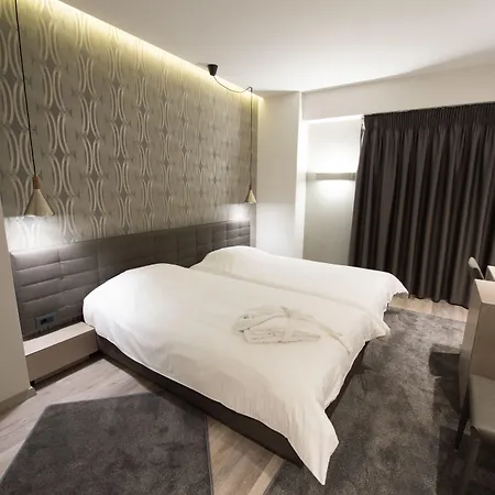 Castello City 3* Патра